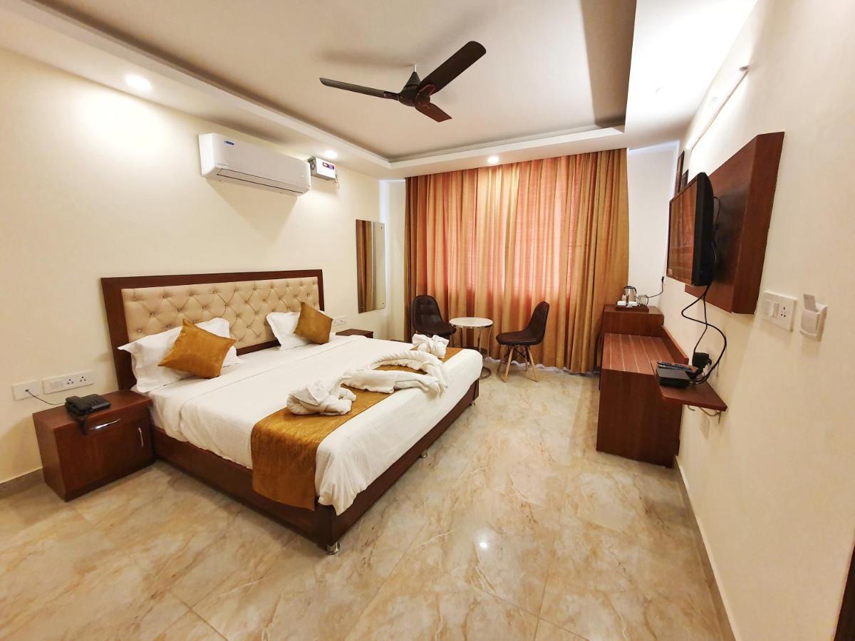 Hotel The Park Residency à Dehradun Extérieur photo